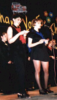 Sonja + Melanie fhren durch's Programm
